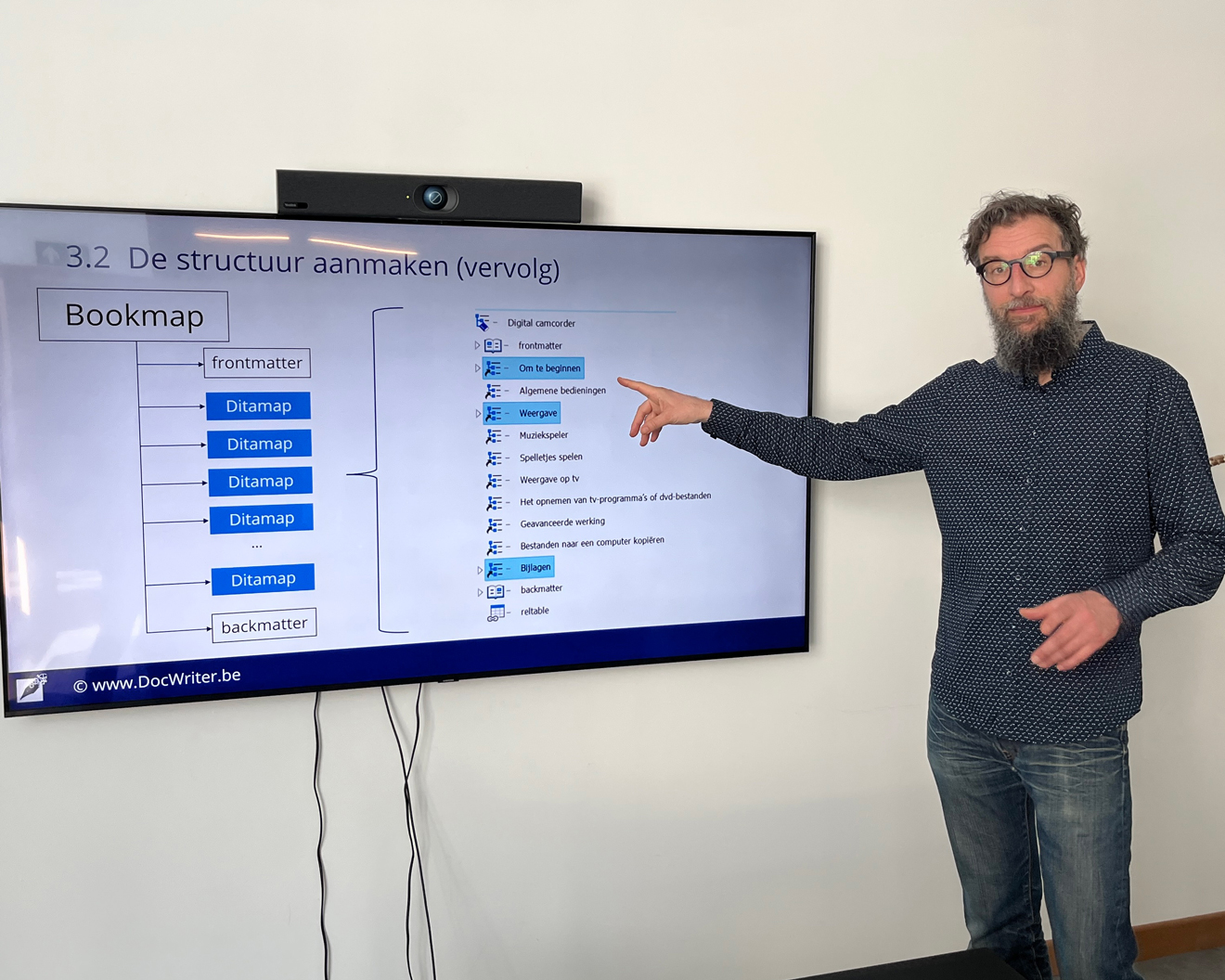 Stefaan van DocWriter geeft opleiding "Gestructureerd schrijven met XML DITA"
